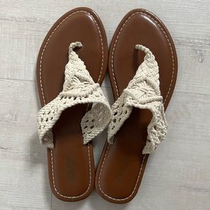 Lovely Bongo sandals perfect for the beach or any spring outfit!